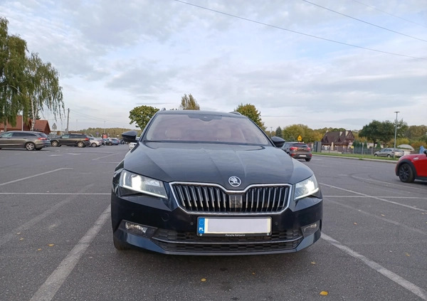 Skoda Superb cena 109900 przebieg: 81000, rok produkcji 2018 z Rawicz małe 137